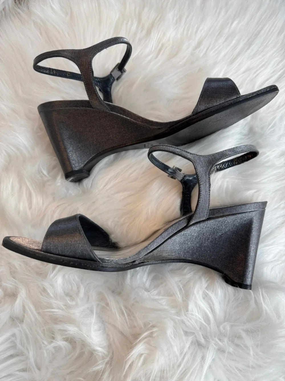 Stuart Weitzman “Glosensation” Pewter Matte Lame Wedge Sandals size 9 - Picture 2 of 15